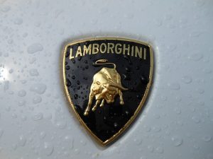 lamborghini-1104868_640